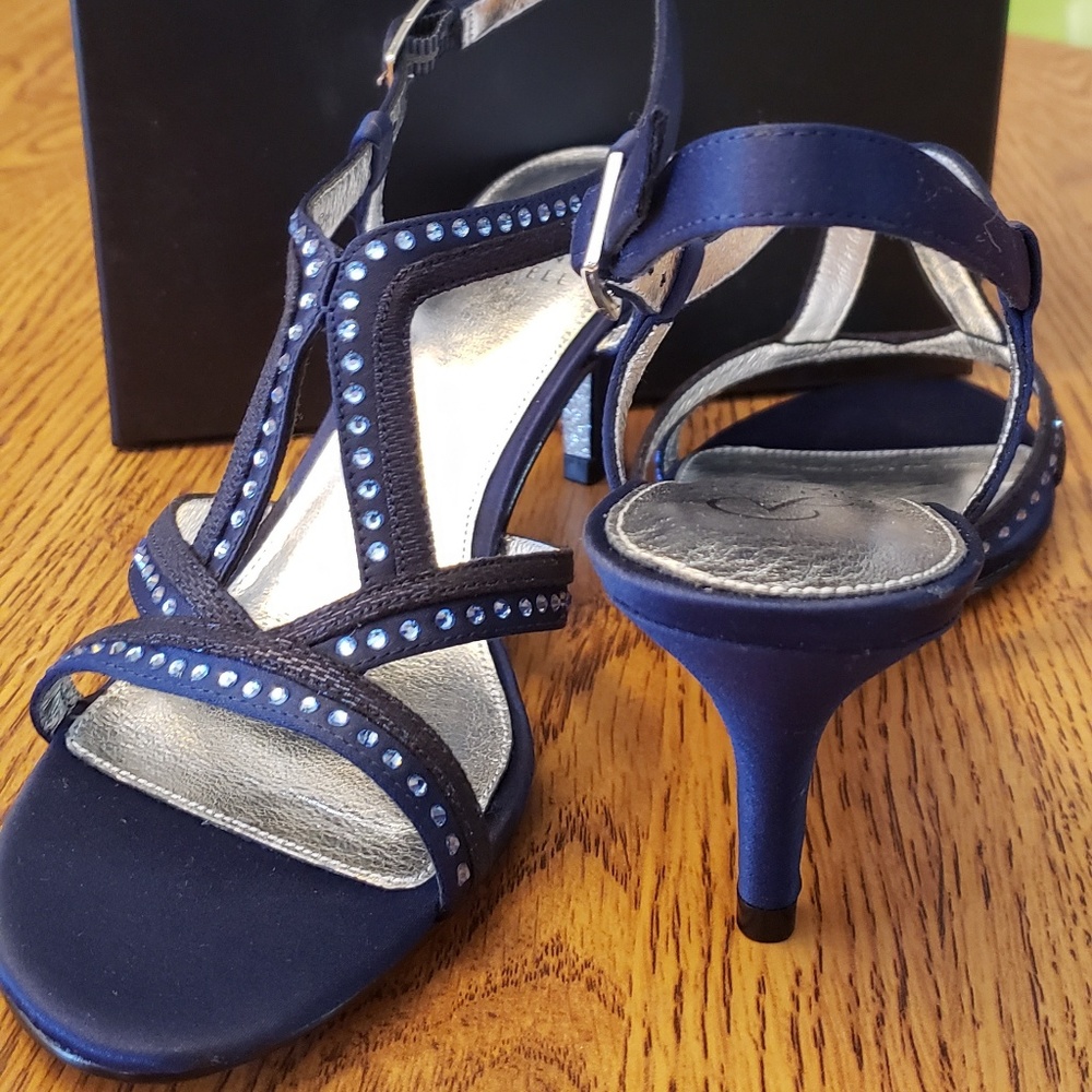 Adrianna Papell Agatha sandals